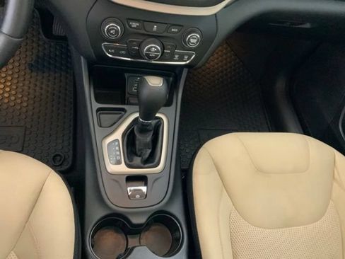 Used 2016 Jeep Cherokee 75th Anniversary FWD image 18