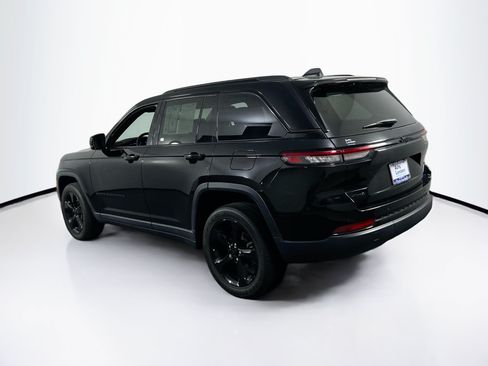 Used 2023 Jeep Grand Cherokee Altitude AWD/4WD image 7