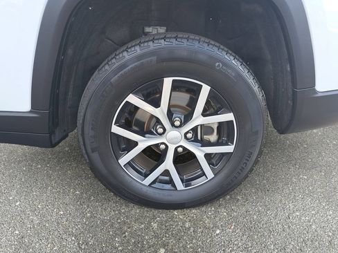 Certified 2023 Jeep Grand Cherokee L Limited AWD/4WD image 32