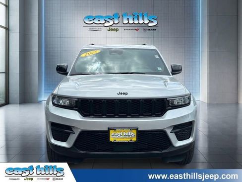 Certified 2025 Jeep Grand Cherokee Altitude AWD/4WD image 8