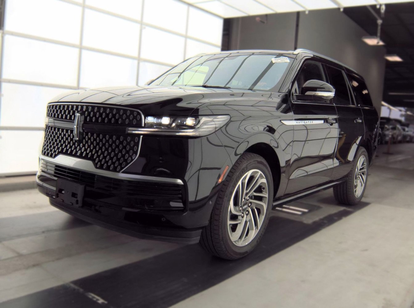 Used 2025 Lincoln Navigator Reserve AWD/4WD image 1