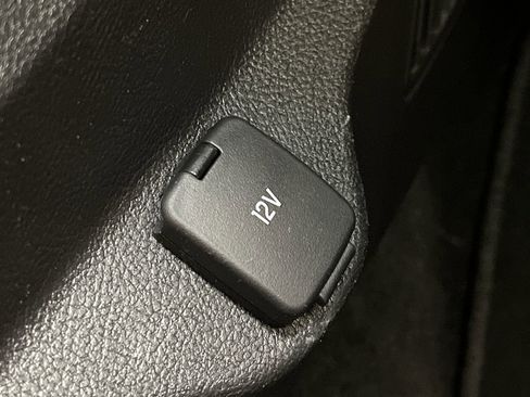 Used 2018 Ford Edge SE image 18