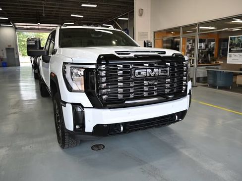 New 2026 GMC Sierra 2500 Denali Ultimate AWD/4WD image 3