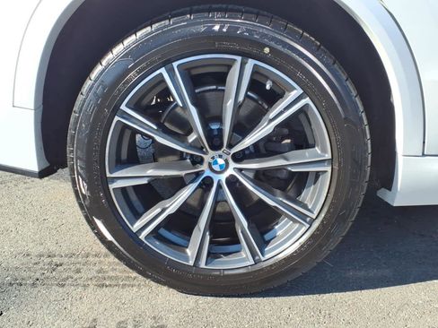 Used 2022 BMW X5 xDrive40i w/ M Sport Package image 9