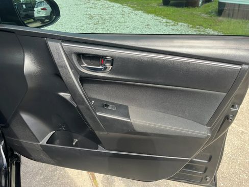 Used 2017 Toyota Corolla LE FWD image 31