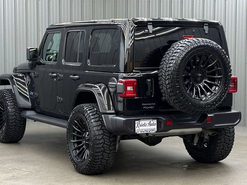 Used 2025 Jeep Wrangler Unlimited Sahara AWD/4WD image 3