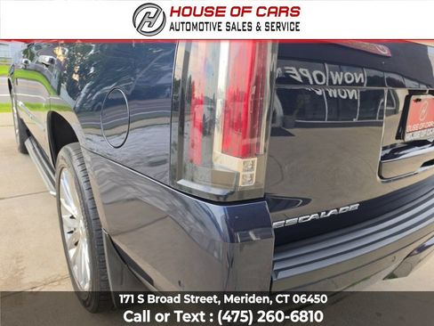 Used 2019 Cadillac Escalade Luxury AWD/4WD image 16