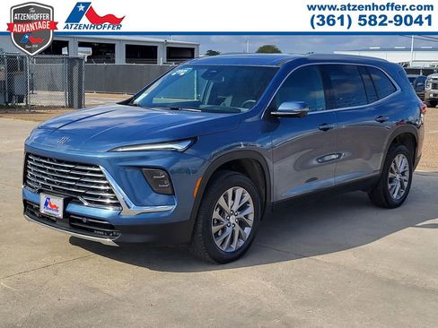 Used 2025 Buick Enclave Preferred FWD image 3