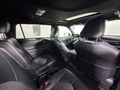 Used 2023 Toyota Highlander XSE AWD/4WD image 13