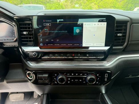 Used 2024 Chevrolet Silverado 1500 LTZ image 6