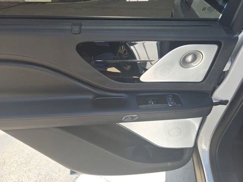 Used 2025 Lincoln Aviator Black Label AWD/4WD image 31