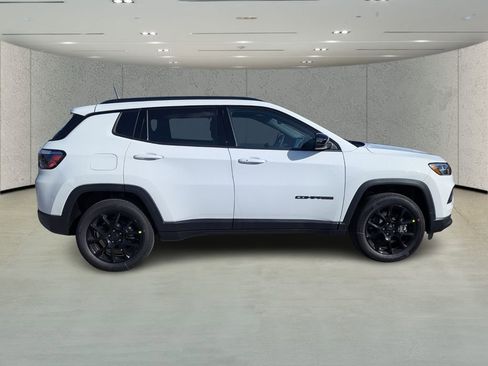 New 2026 Jeep Compass Latitude image 3