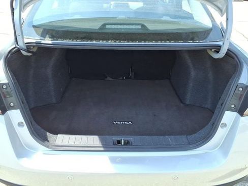 Used 2021 Nissan Versa SV FWD image 11