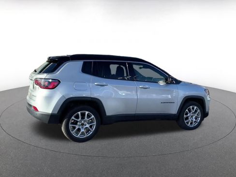 Used 2025 Jeep Compass Limited image 15