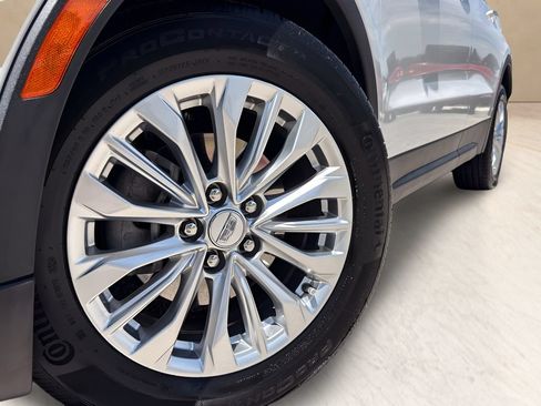 Used 2024 Cadillac XT4 Luxury w/ LPO, Floor Liner Package FWD image 4