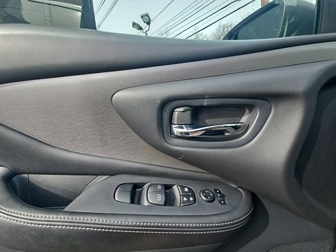 Used 2019 Nissan Murano SV w/ Premium Package image 9