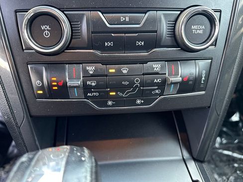 Used 2018 Ford Explorer XLT w/ Equipment Group 202A image 11