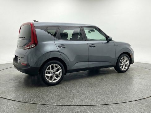Used 2025 Kia Soul LX w/ LX Technology Package FWD image 9