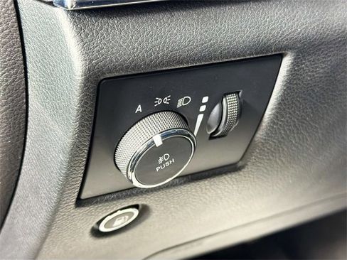 Used 2022 Jeep Grand Cherokee Limited image 10