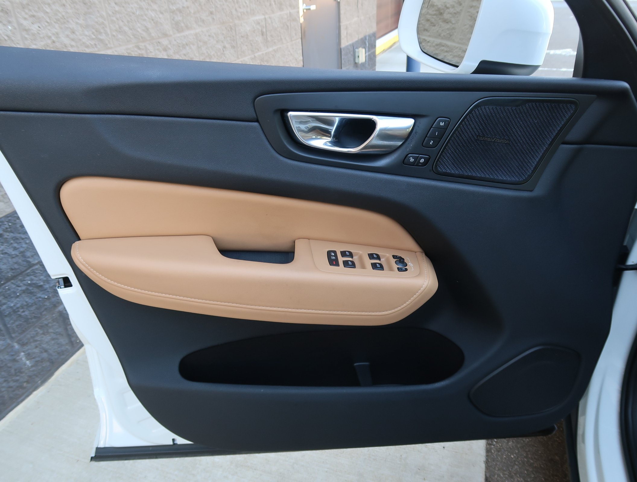 Used 2022 Volvo XC60 B6 Inscription w/ Advanced Package AWD/4WD image 16