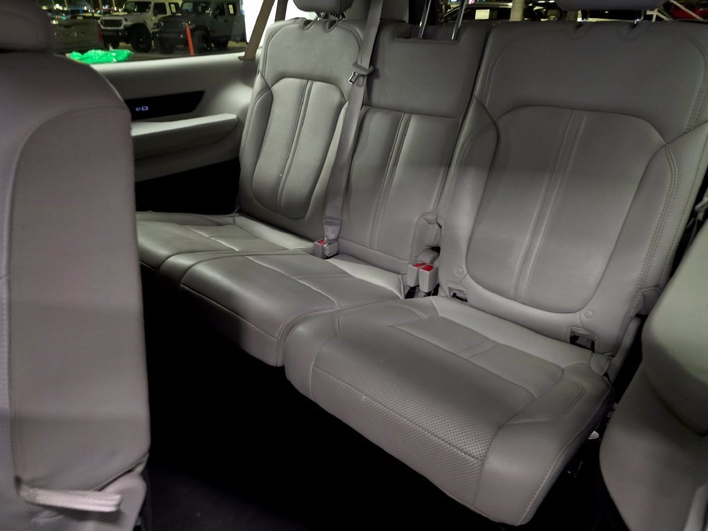Used 2024 Jeep Wagoneer L Series II w/ Flexible Seating Group AWD/4WD image 34
