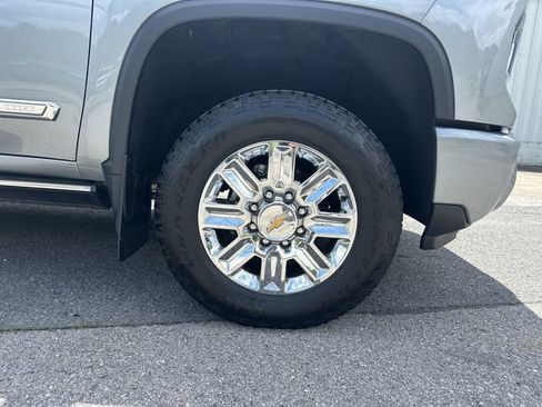Used 2024 Chevrolet Silverado 3500 High Country w/ High Country Premium Package AWD/4WD image 21