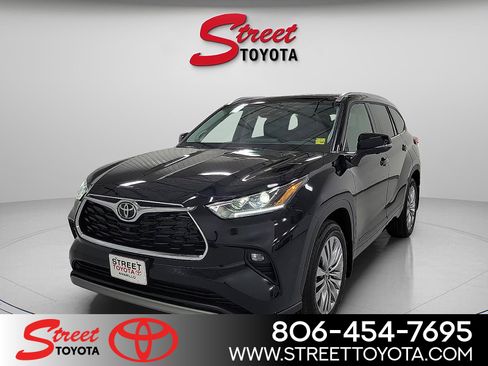 Certified 2026 Toyota Highlander Platinum AWD/4WD image 1
