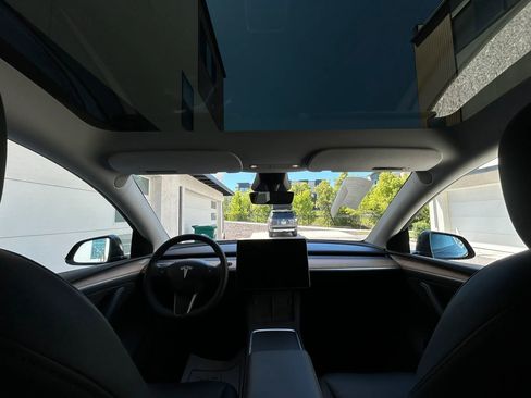 Used 2024 Tesla Model Y Long Range AWD/4WD image 10