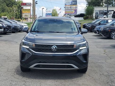 Used 2023 Volkswagen Taos SE w/ Black Wheel Package FWD image 2