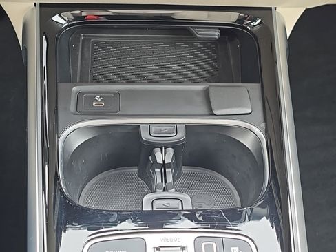 New 2025 Mercedes-Benz GLB 250 4MATIC image 18