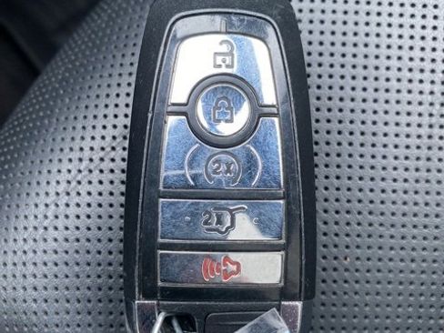 Used 2020 Lincoln Corsair Reserve image 28