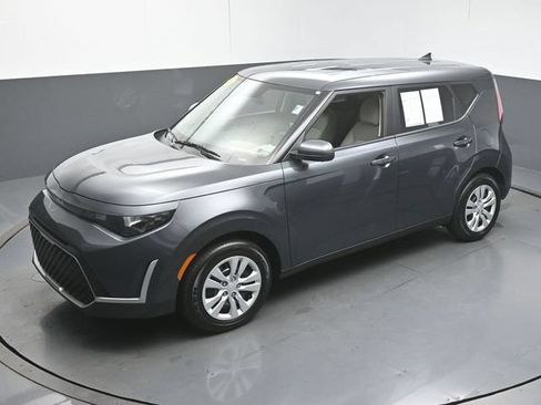 Used 2025 Kia Soul LX FWD image 43