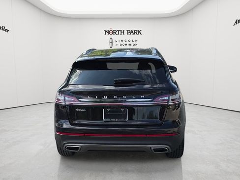 Used 2022 Lincoln Nautilus FWD w/ Premium Package image 4