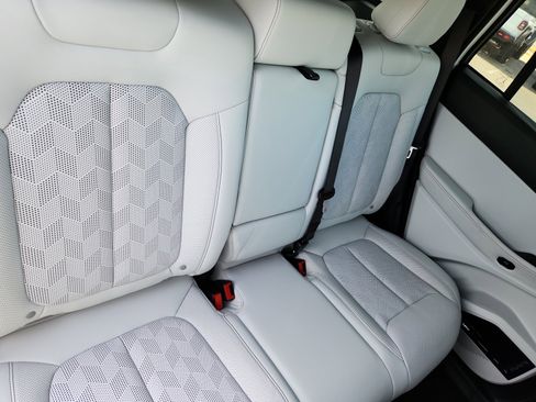 New 2026 Jeep Cherokee Overland image 18