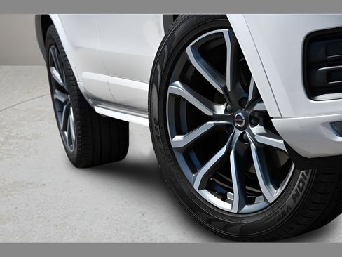 Used 2020 Volvo XC90 T6 Momentum w/ Protection Package Premier AWD/4WD image 10