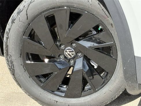 New 2026 Volkswagen Atlas Cross Sport SE image 7