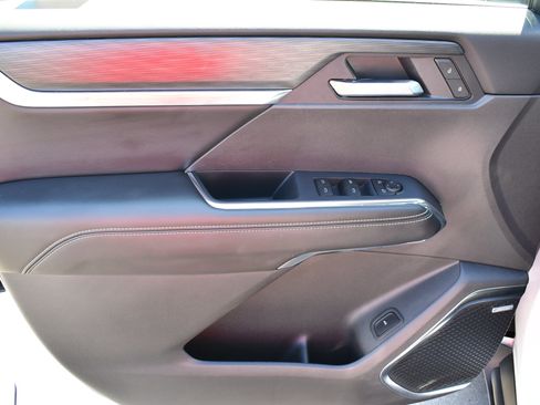 Used 2025 GMC Acadia Elevation AWD/4WD image 8