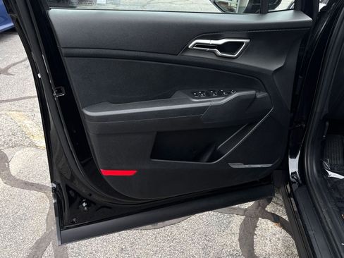 Used 2025 Kia Sportage LX FWD image 20