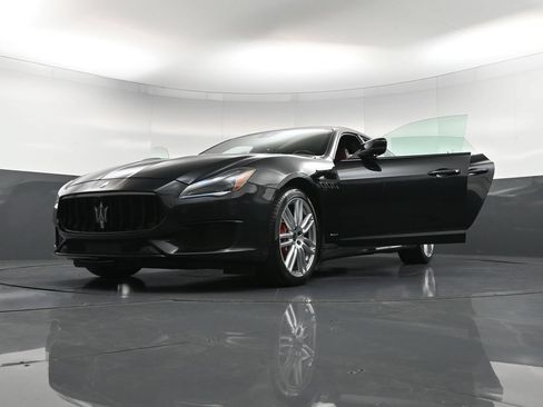 Used 2020 Maserati Quattroporte S GranSport Q4 AWD/4WD image 42