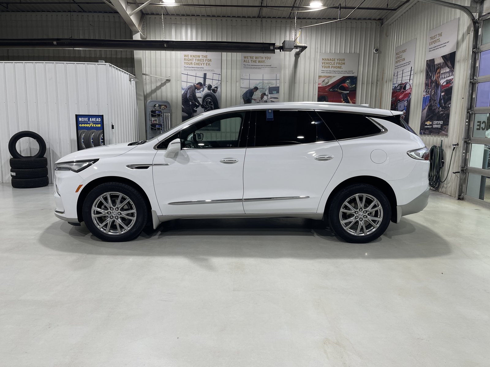Used 2023 Buick Enclave Essence w/ Experience Buick Package AWD/4WD image 5