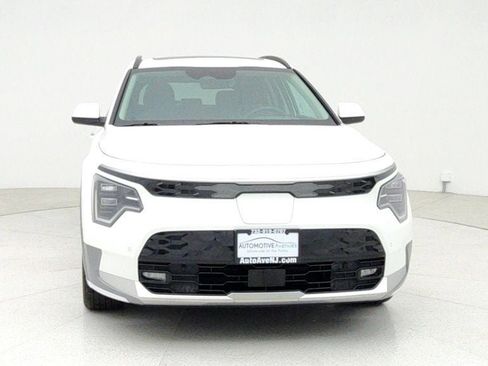 Used 2024 Kia Niro Wave w/ Wave Preserve Package image 2