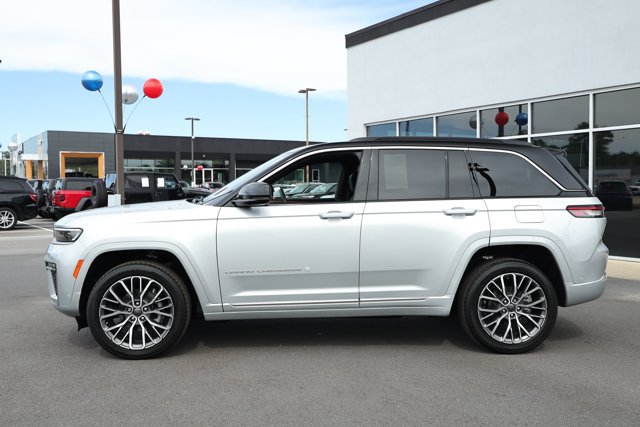 Certified 2026 Jeep Grand Cherokee Summit AWD/4WD image 9