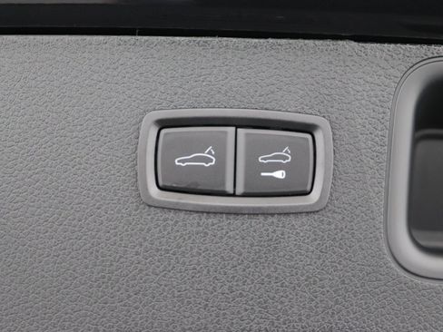 Used 2025 Porsche Macan image 17