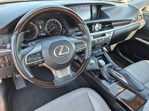 Used 2017 Lexus ES 350 FWD image 2