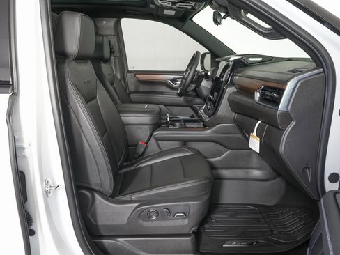 Used 2026 GMC Yukon Denali w/ Advanced Technology Package image 10