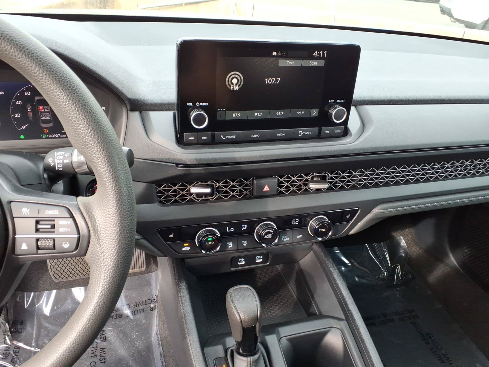 Certified 2025 Honda Accord SE image 9