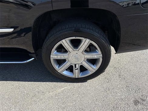 Used 2020 Cadillac Escalade Luxury image 29