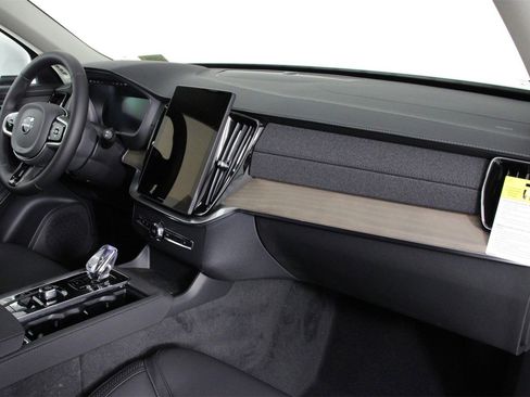 New 2025 Volvo XC90 B6 Plus image 9