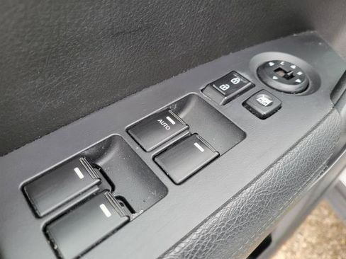 Used 2013 Kia Sorento LX w/ Value Pkg image 14