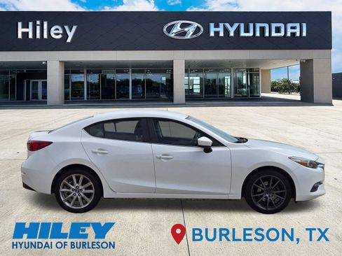 Used 2017 MAZDA MAZDA3 Touring FWD image 3
